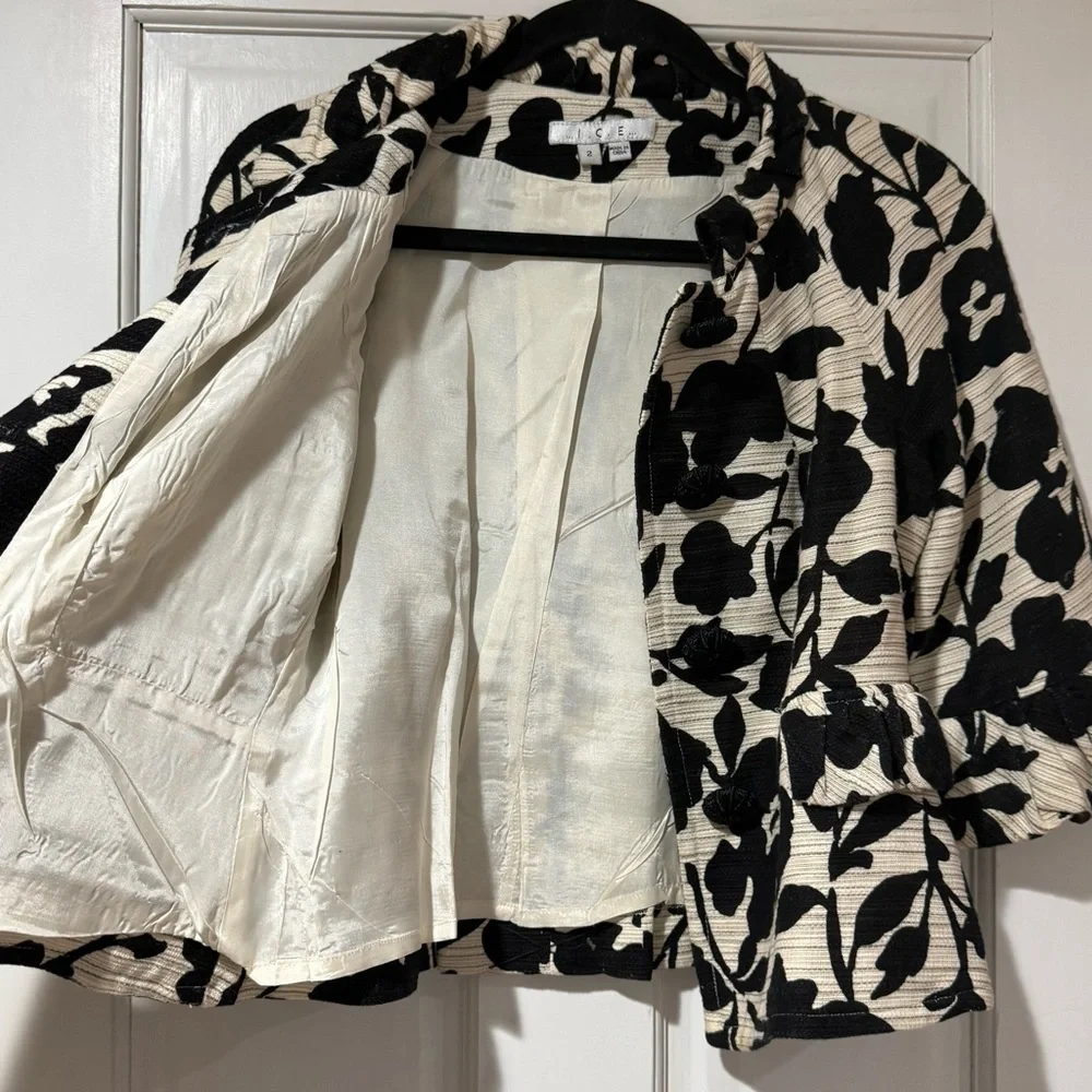 I.C.E. Black & Cream Textured Floral Cropped Blazer Jacket - Picture 7 of 13
